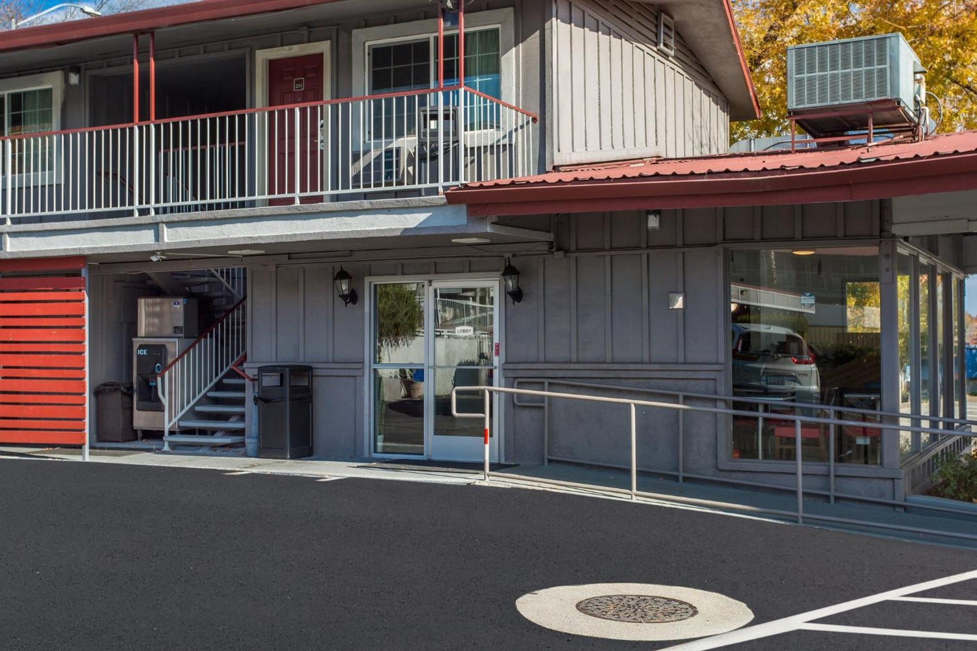 Red Roof Inn Redding Exteriér fotografie